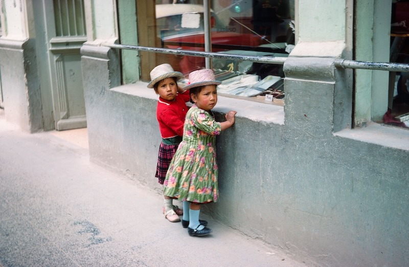 Children window shopping in Ecuador.